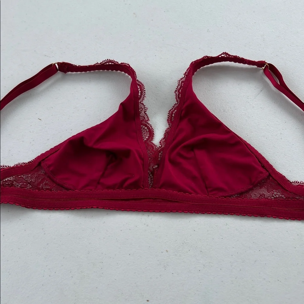 New Urban Outfitters Red Lace Plunge Wireless Triangle Bralette Adjustable Strap